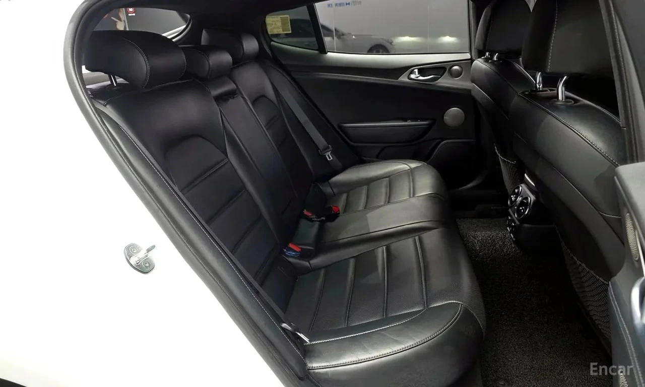 Kia Stinger * 2.0 Turbo AWD * БЕЗ ПЪРВОНАЧАЛНА ВНОСКА, снимка 11 - Автомобили и джипове - 55834123