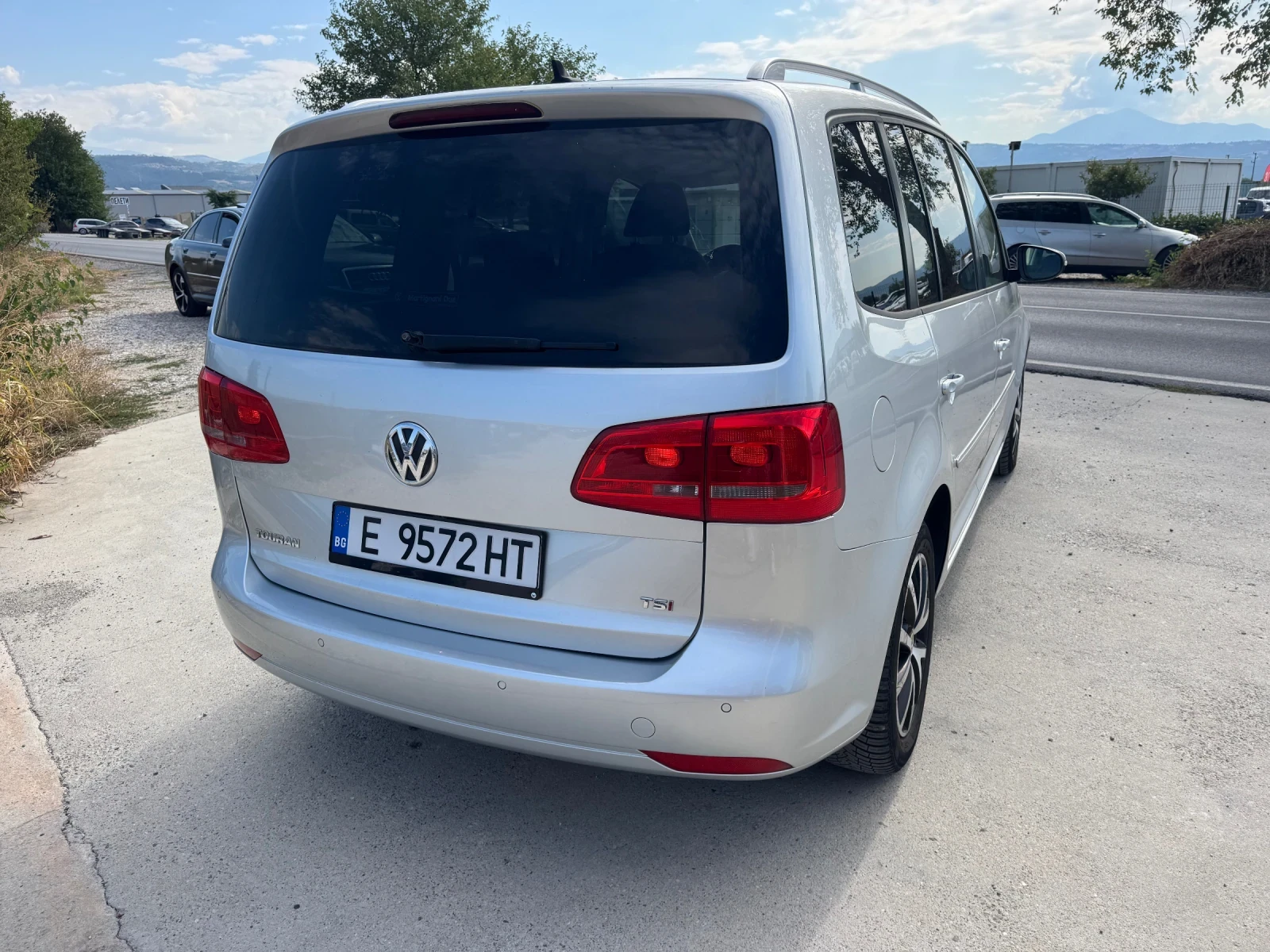 VW Touran 1.4 T 140 кс, снимка 4 - Автомобили и джипове - 56137366
