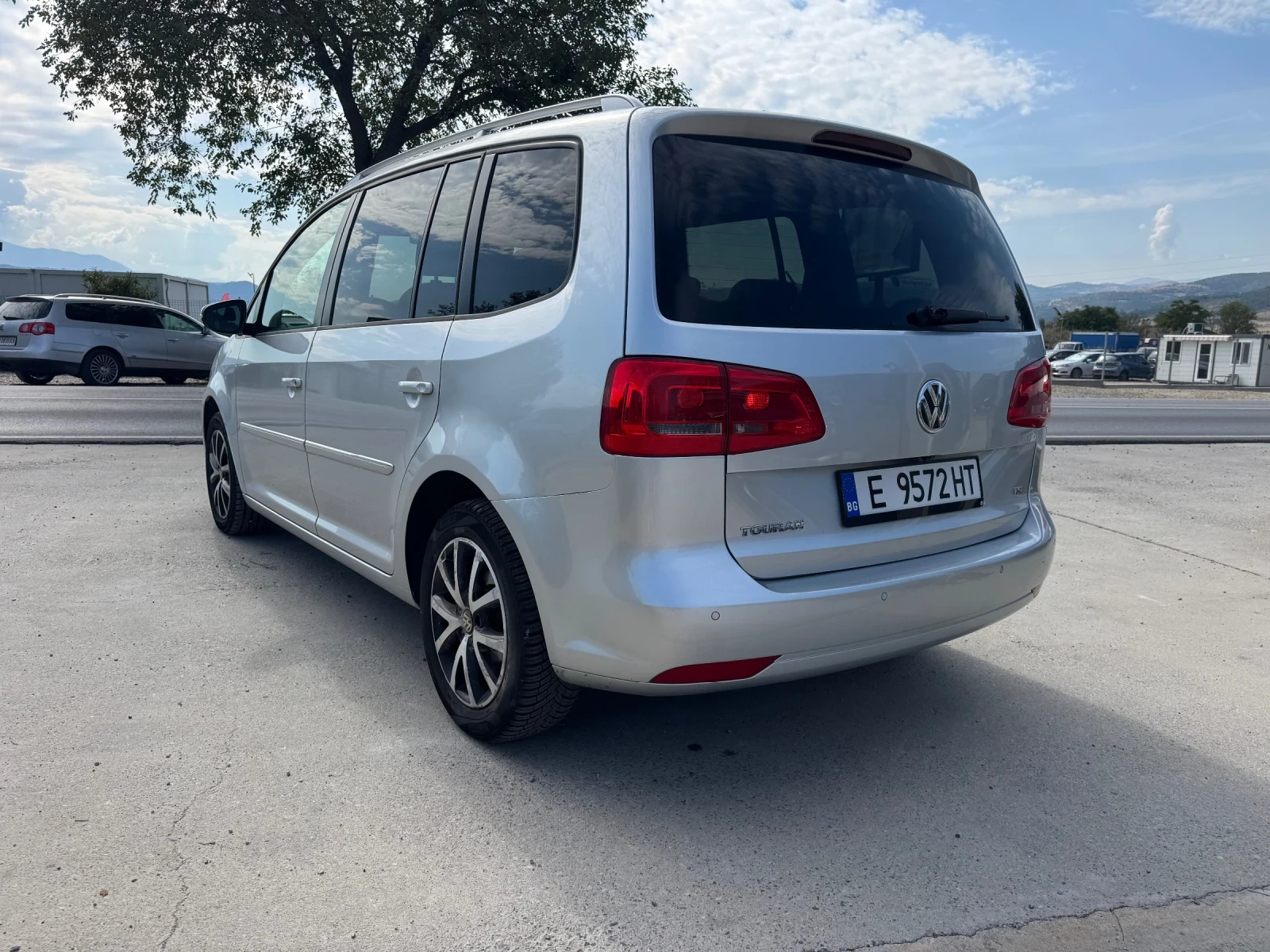 VW Touran 1.4 T 140 кс, снимка 5 - Автомобили и джипове - 56137366