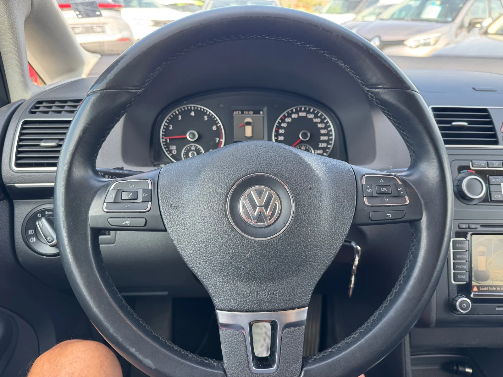 VW Touran 1.4 T 140 кс, снимка 7 - Автомобили и джипове - 56137366