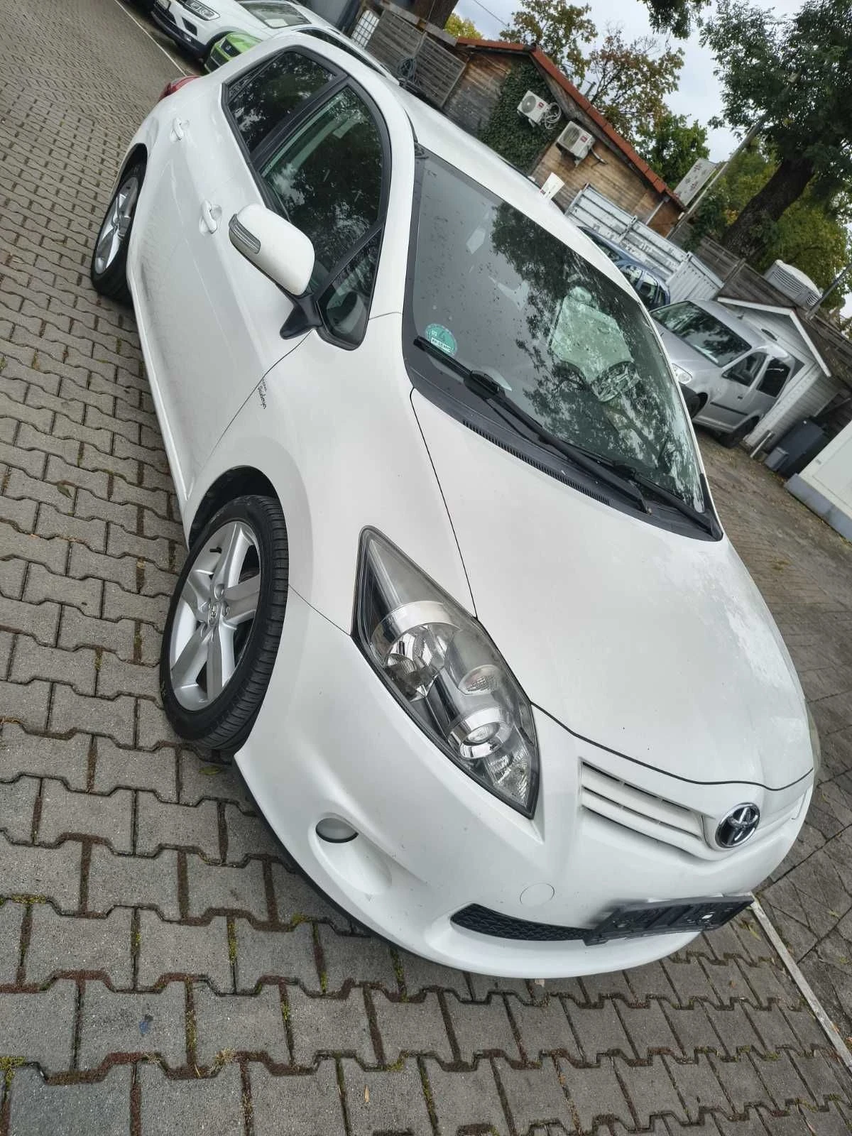 Toyota Auris 1.6 FACELIFT, снимка 2 - Автомобили и джипове - 56336005