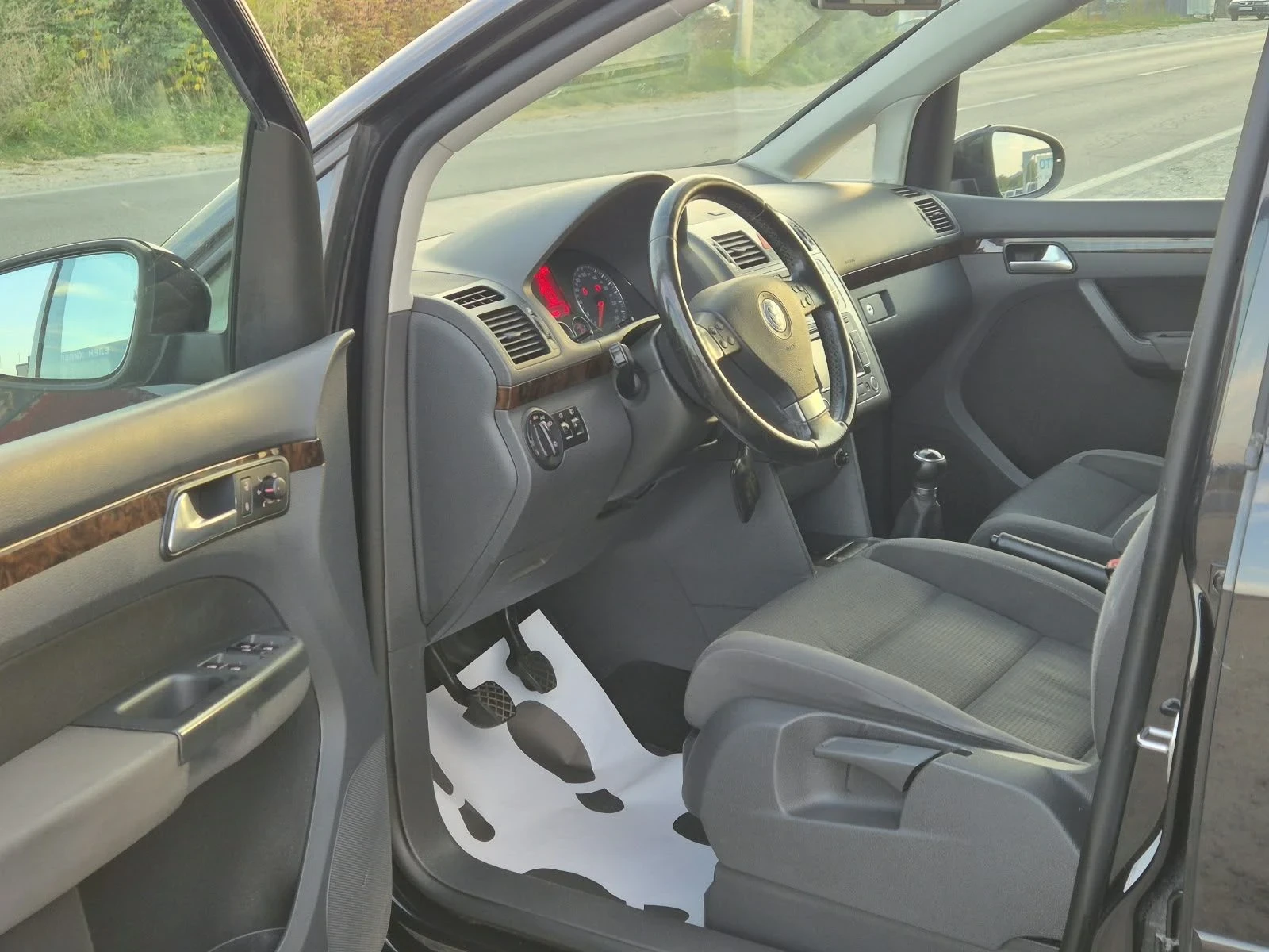 VW Touran 2.0 tdi 140 k.c. * 8 �������* ��� | Mobile.bg � ����������� 8