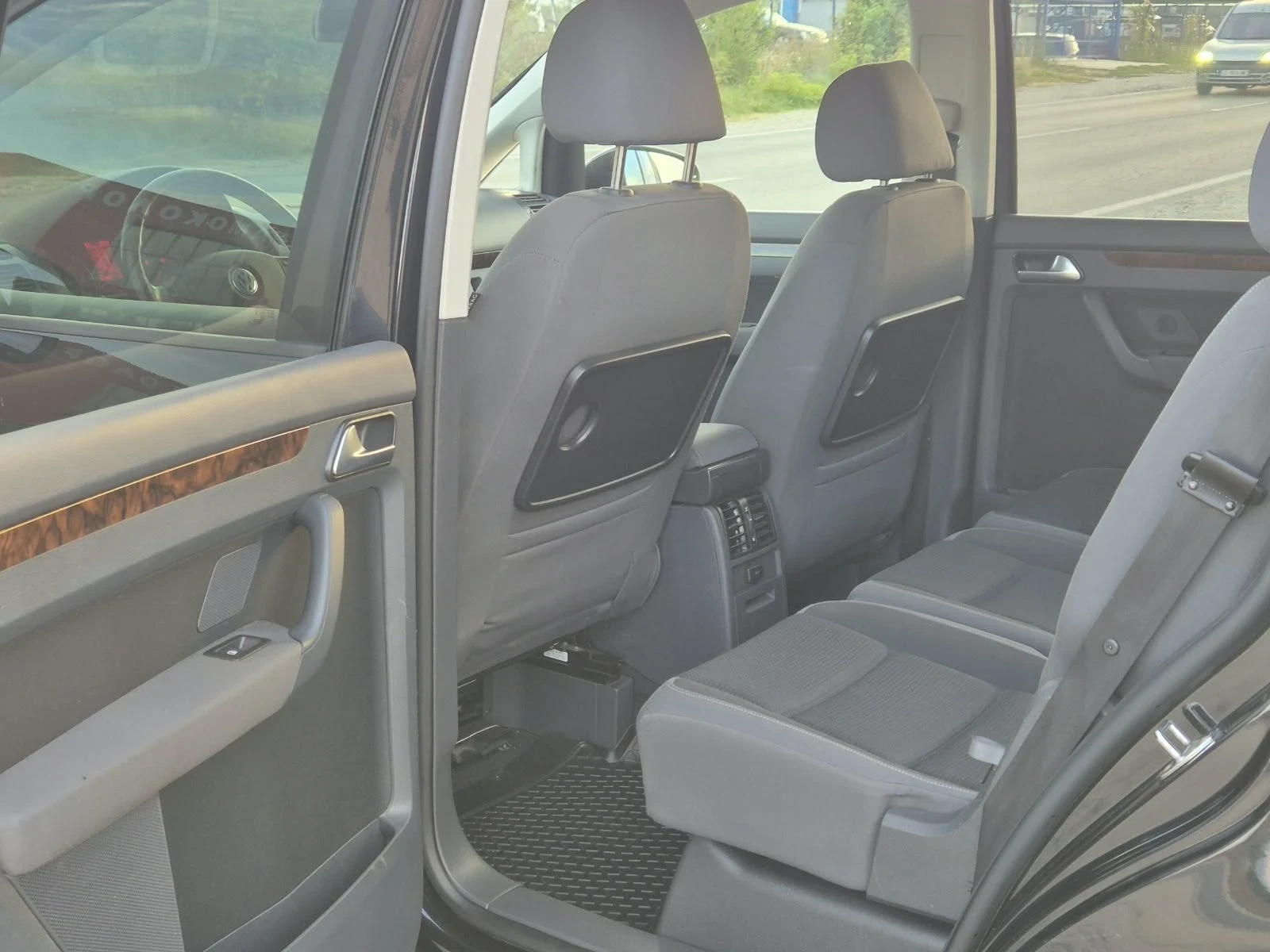 VW Touran 2.0 tdi 140 k.c. * 8 �������* ��� | Mobile.bg � ����������� 9