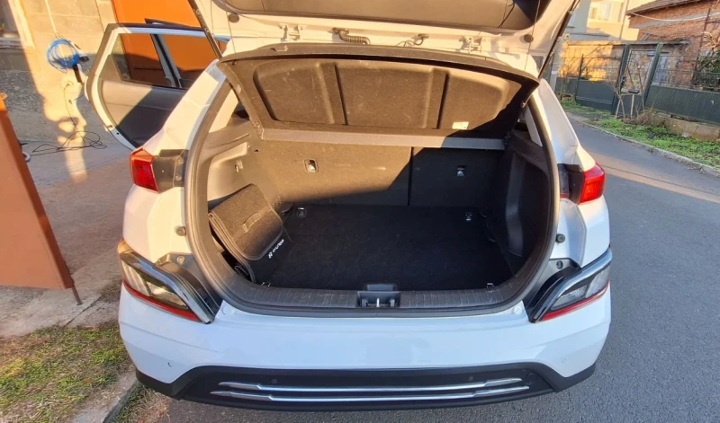 Hyundai Kona Long-range 64kWh Facelift 100% SOH, снимка 16 - Автомобили и джипове - 52793555