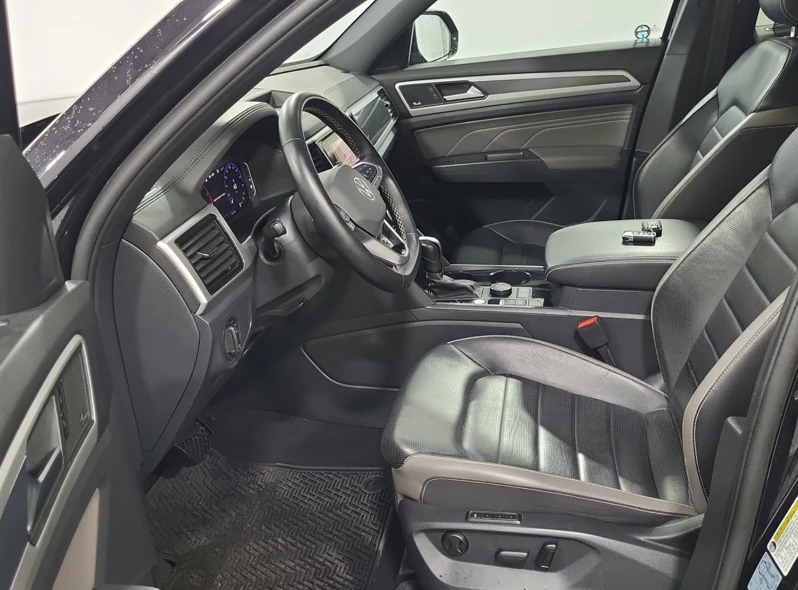 VW Atlas 3.6L SEL CARFAX, снимка 8 - Автомобили и джипове - 54820727