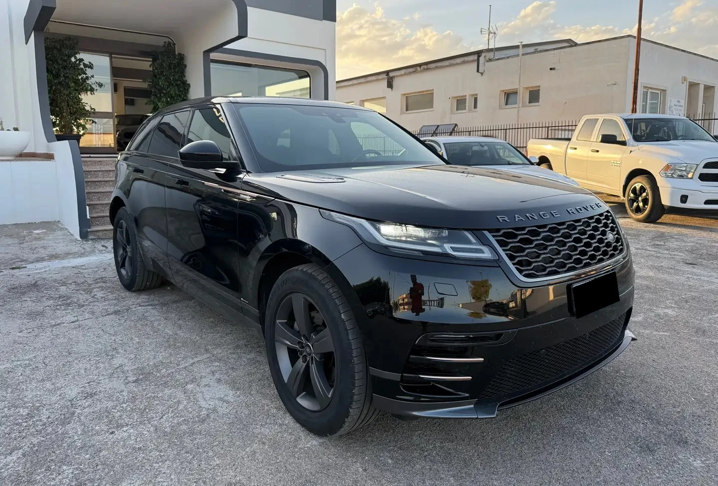 Land Rover Range Rover Velar  2.0d R-Dynamic, снимка 1