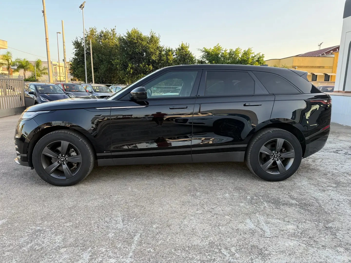 Land Rover Range Rover Velar  2.0d R-Dynamic - изображение 5