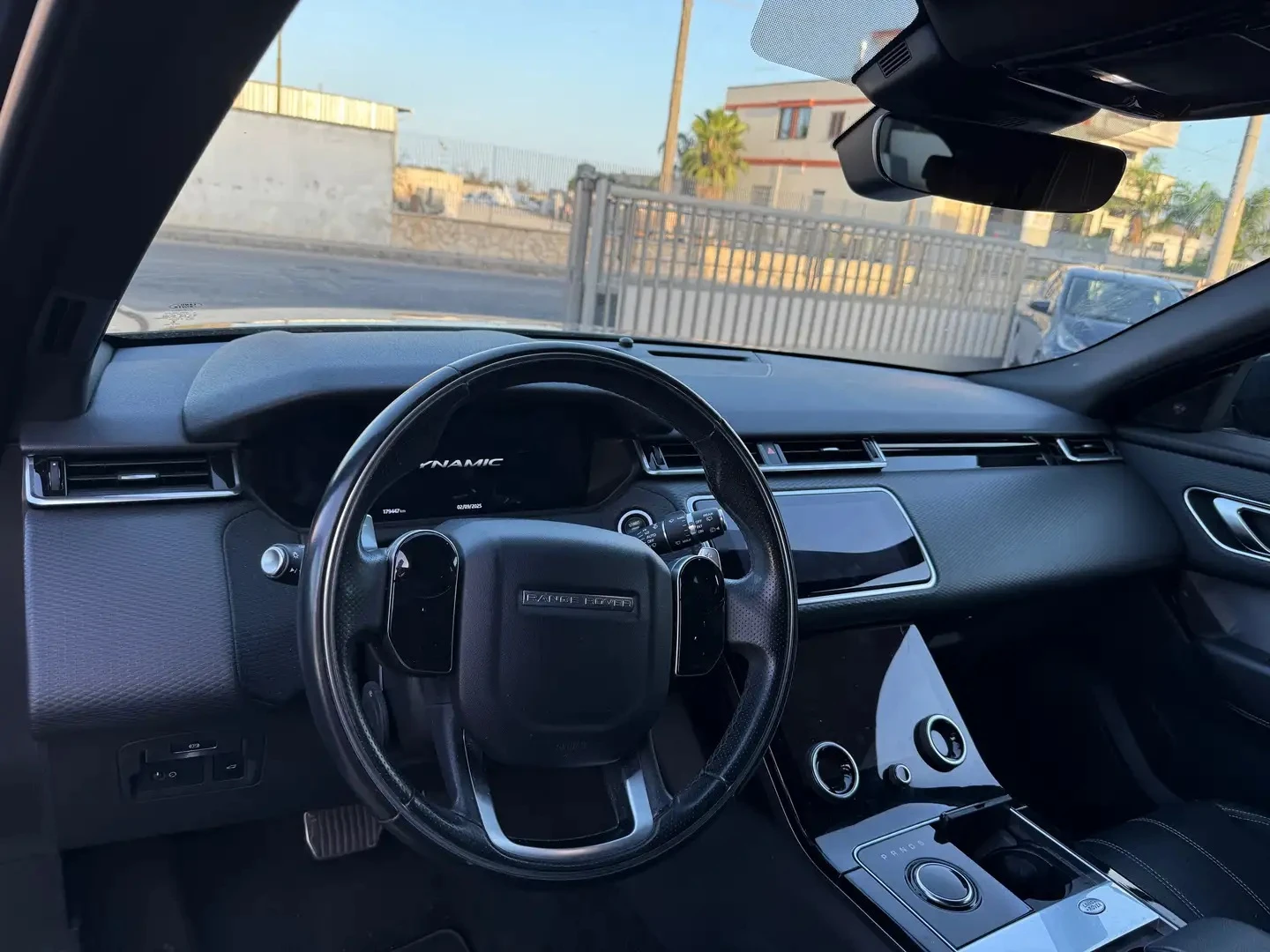 Land Rover Range Rover Velar  2.0d R-Dynamic - изображение 6