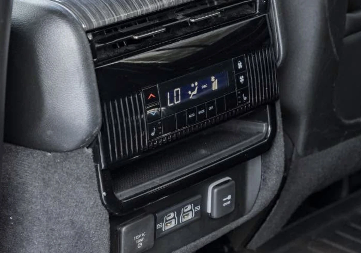 Jeep Grand Wagoneer 5.7 HEMI * 7 ����� * ��������� * �� * CARFAX *  | Mobile.bg � ����������� 14