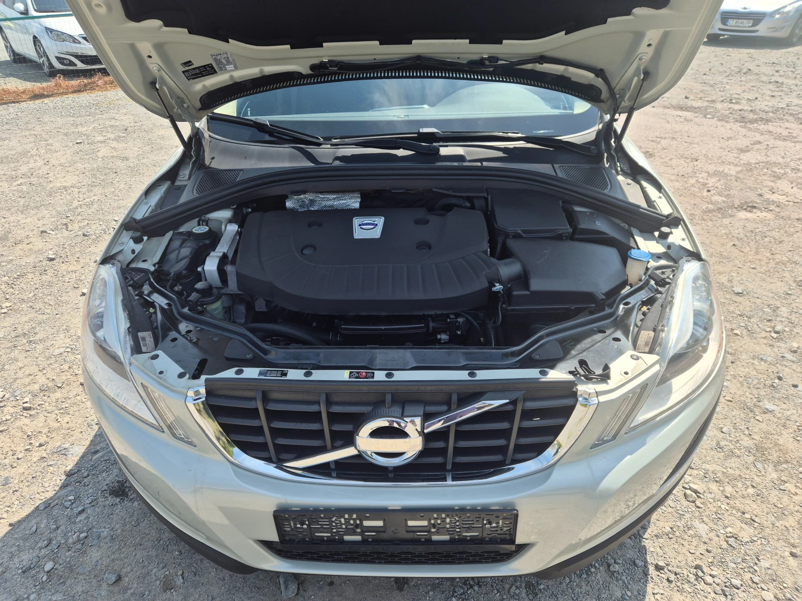 Volvo XC60 2.4d D4 AWD, снимка 16 - Автомобили и джипове - 54354657