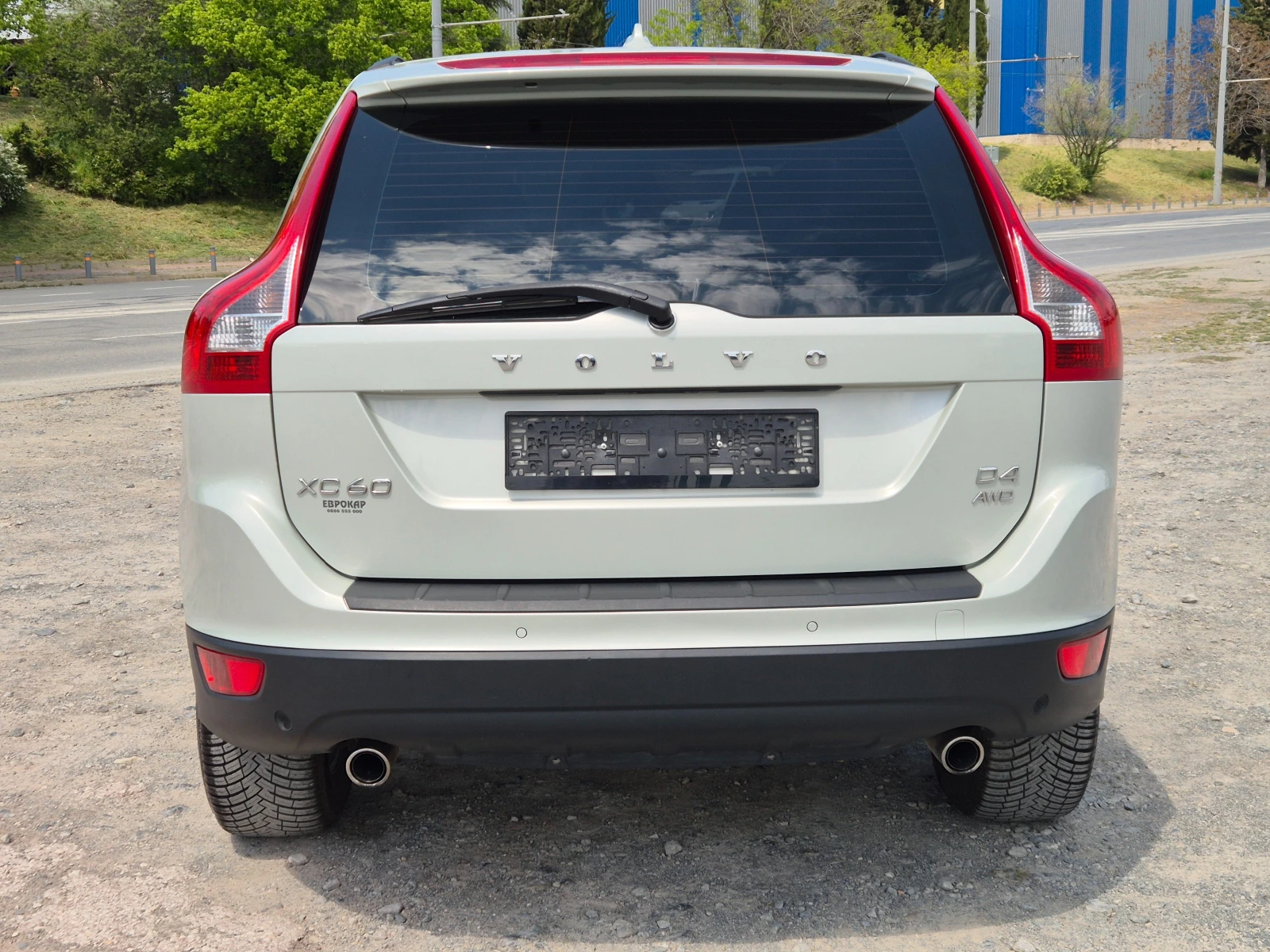 Volvo XC60 2.4d D4 AWD, снимка 4 - Автомобили и джипове - 54354657