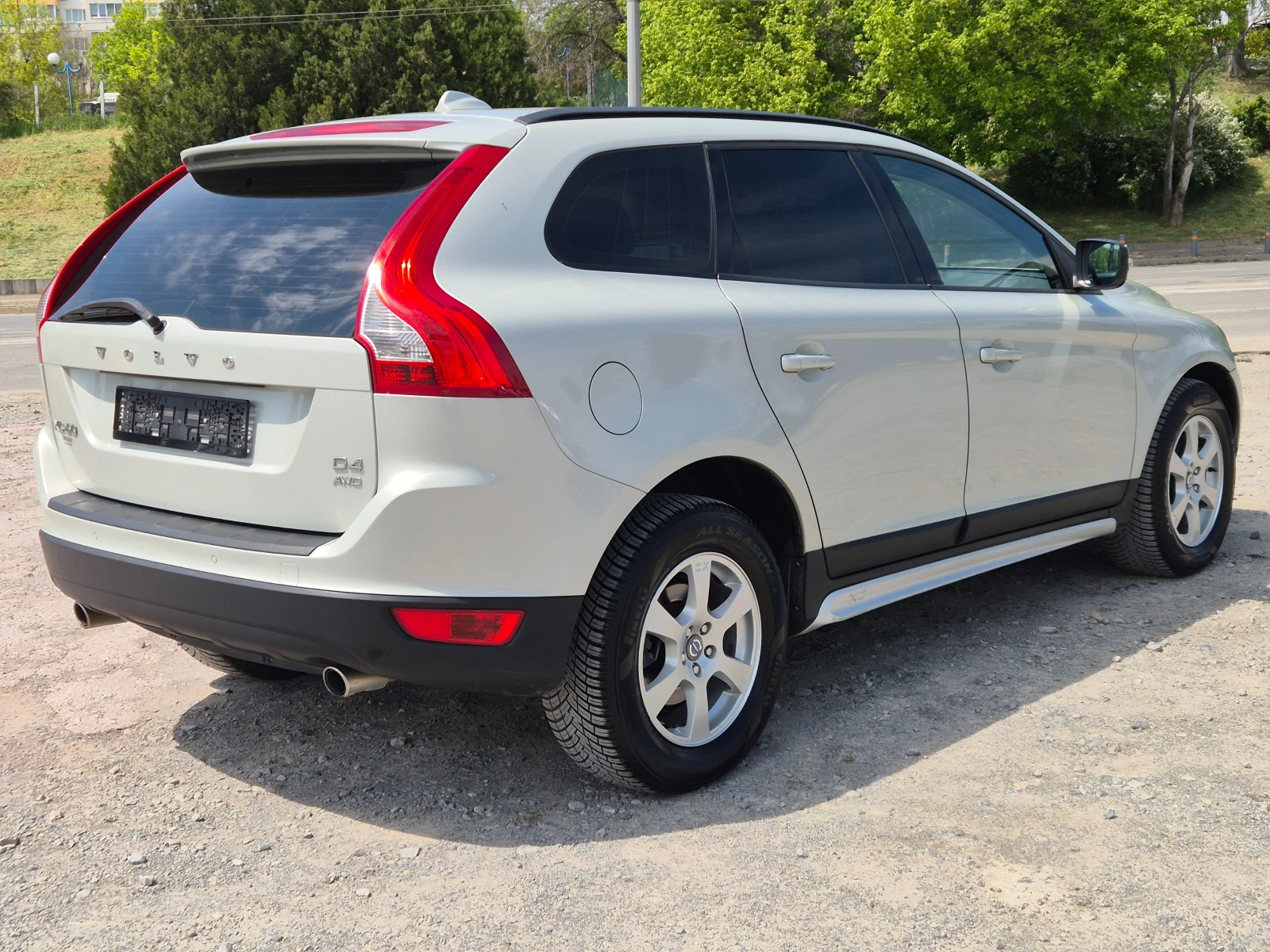 Volvo XC60 2.4d D4 AWD, снимка 5 - Автомобили и джипове - 54354657