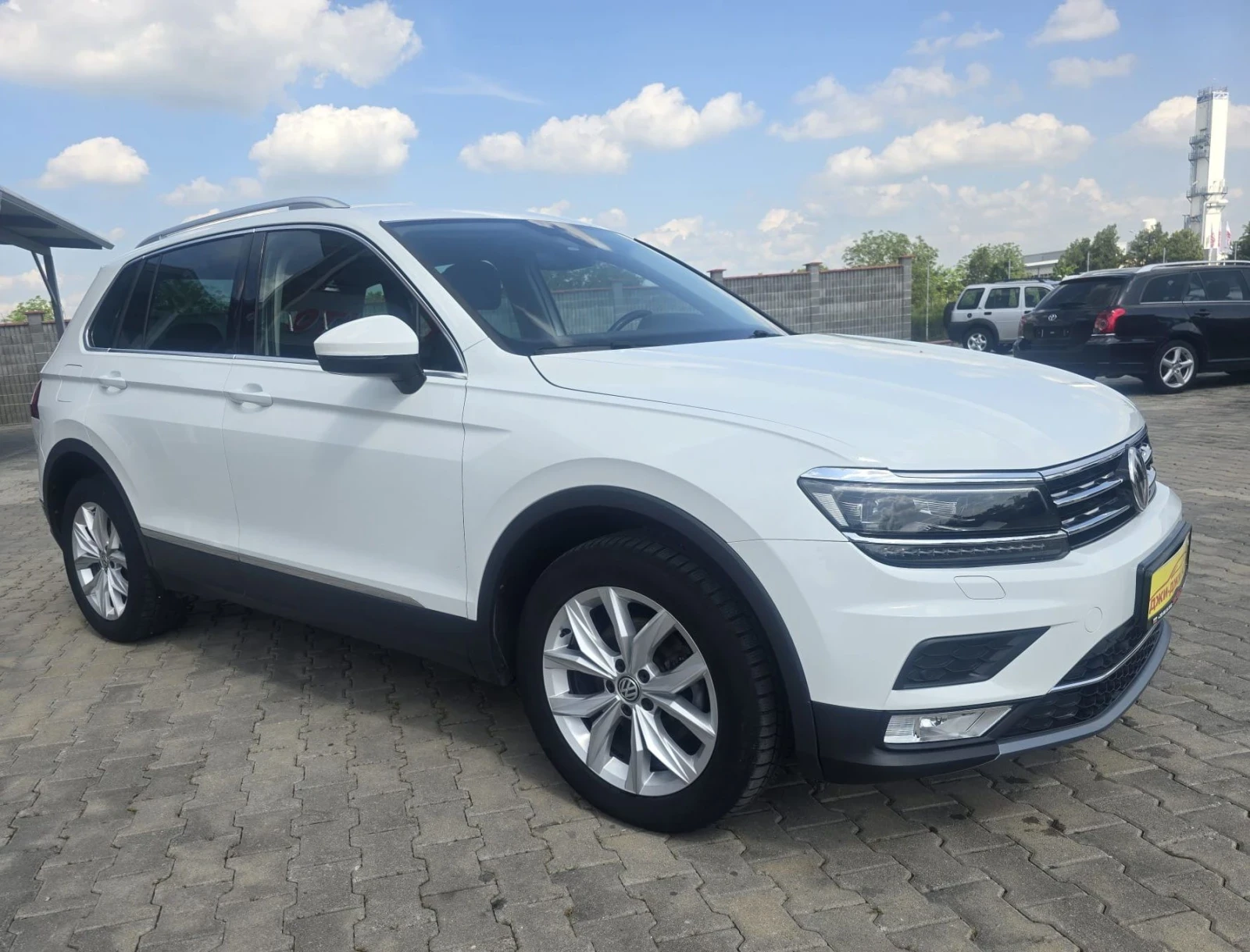 VW Tiguan 2.0TDI 4X4, снимка 2 - Автомобили и джипове - 54512684