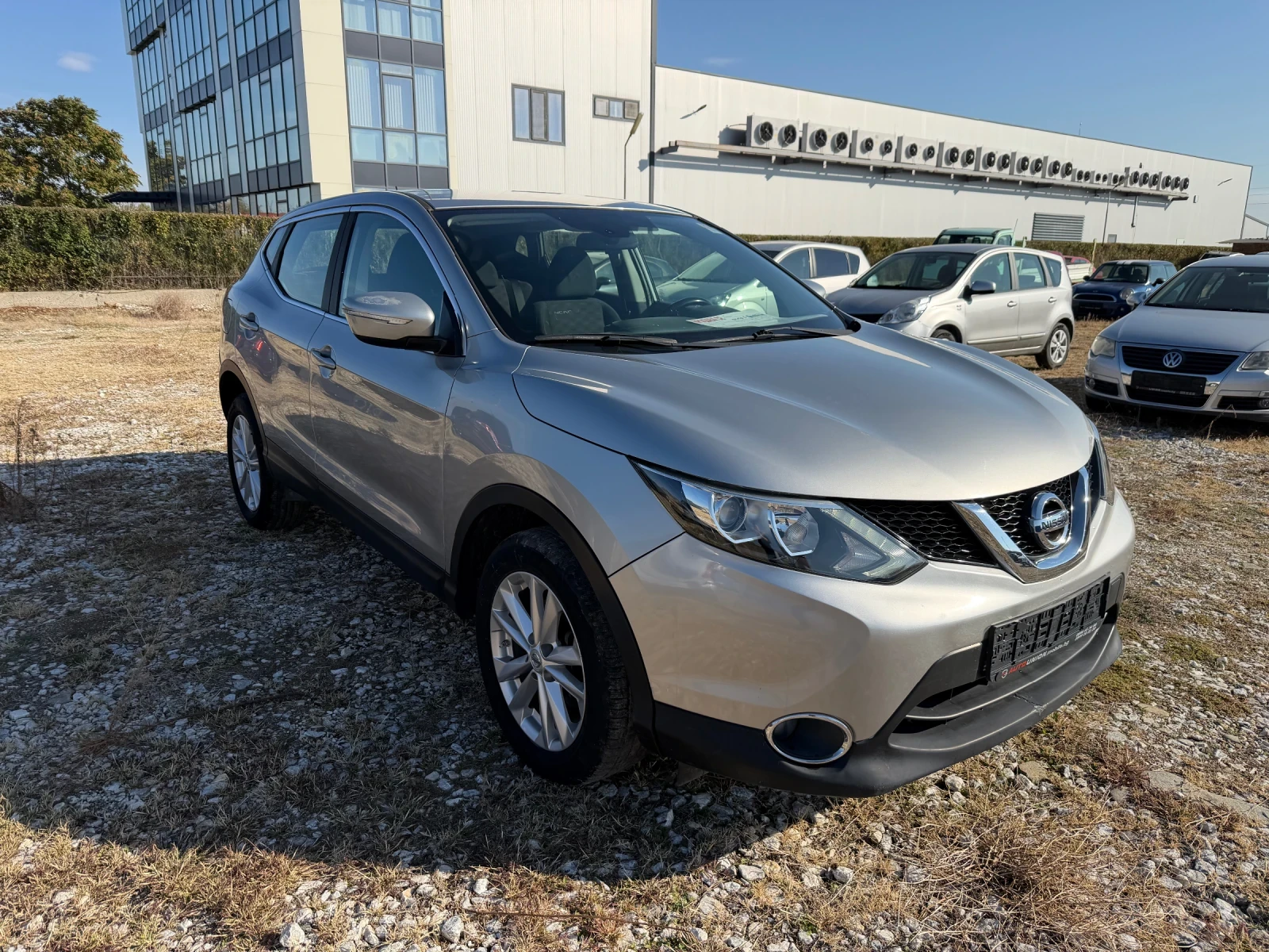 Nissan Qashqai 1.5 DCI, снимка 3 - Автомобили и джипове - 56606563