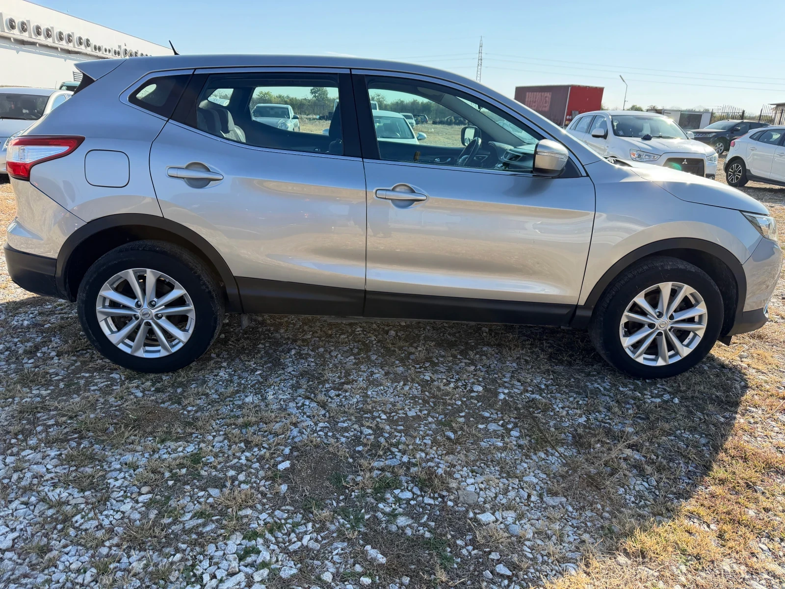 Nissan Qashqai 1.5 DCI, снимка 4 - Автомобили и джипове - 56606563