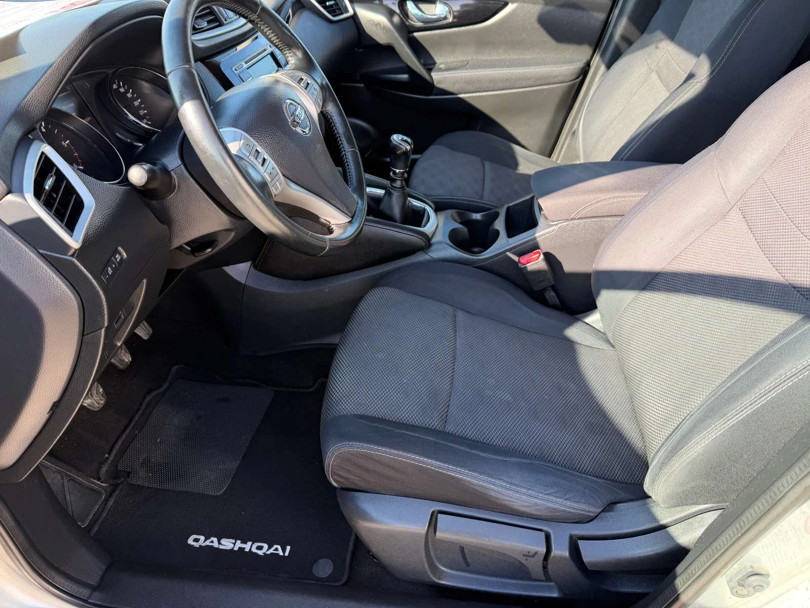 Nissan Qashqai 1.5 DCI, снимка 9 - Автомобили и джипове - 56606563