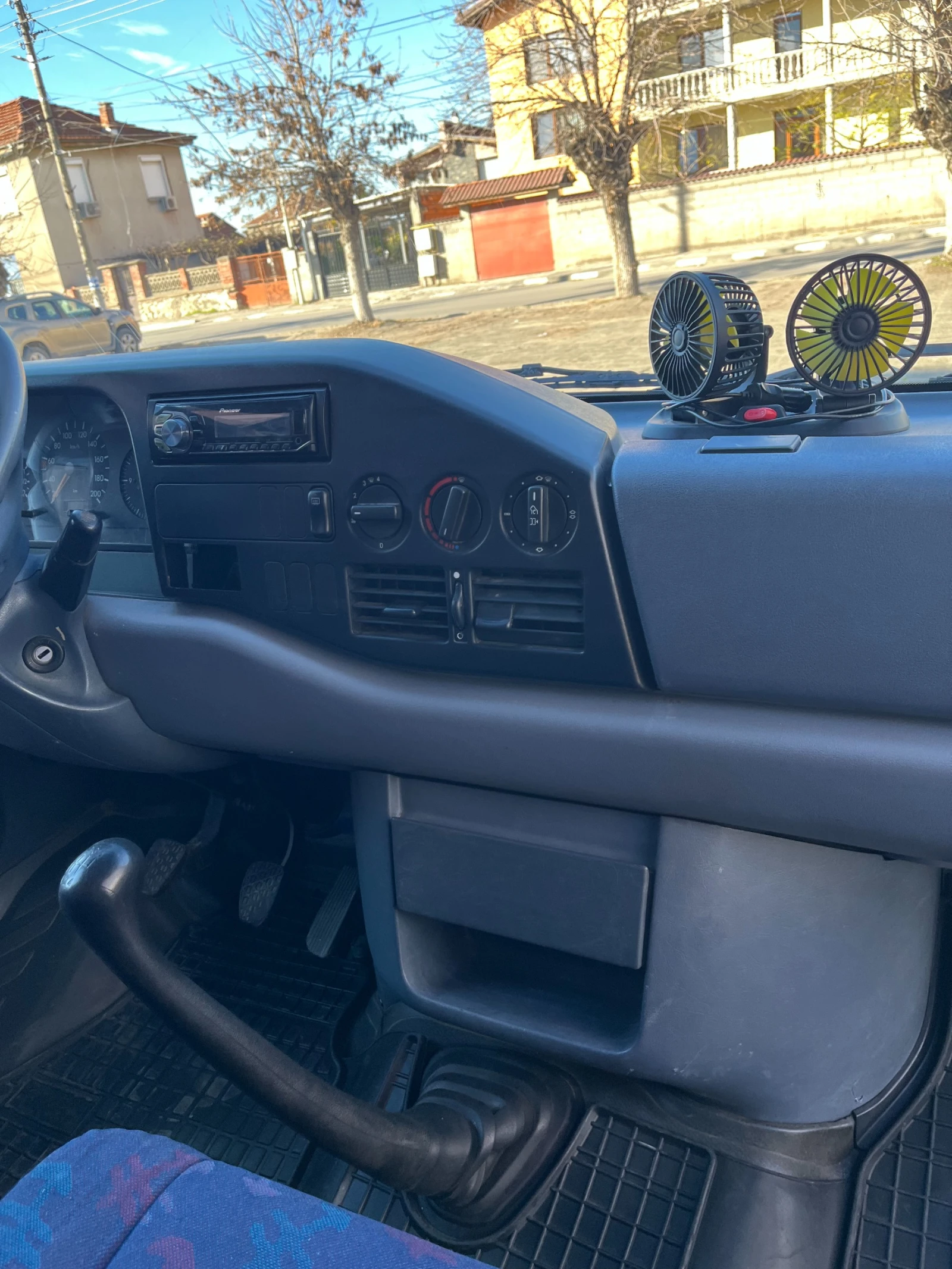 Mercedes-Benz 212 D | Mobile.bg   8