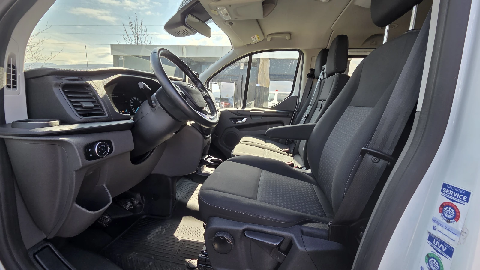 Ford Transit Custom 320 L2H1, снимка 12 - Бусове и автобуси - 53721794