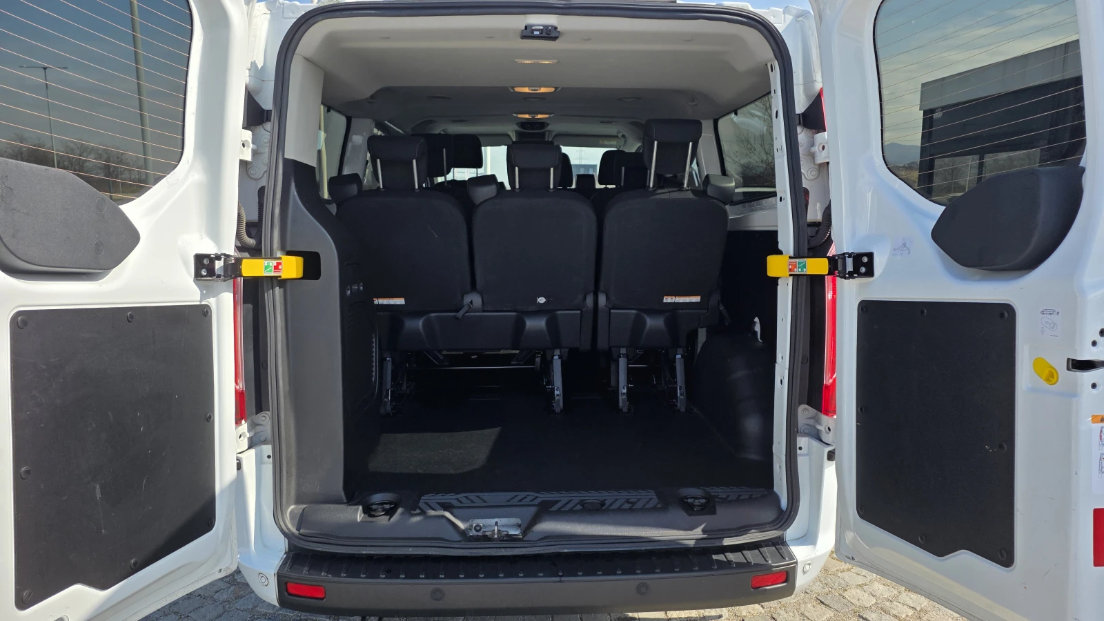 Ford Transit Custom 320 L2H1, снимка 16 - Бусове и автобуси - 53721794