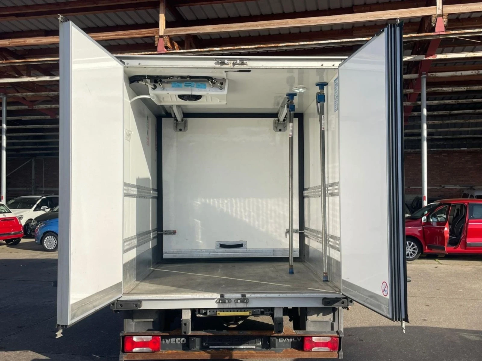 Iveco Daily Хладилен 3.0 179к.с. , снимка 7 - Бусове и автобуси - 54060058