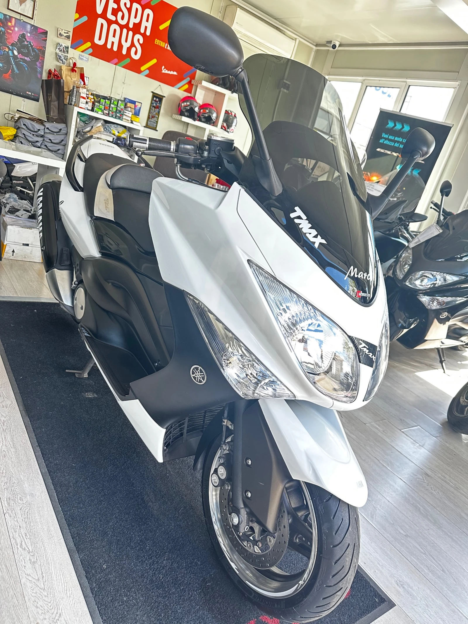 Yamaha T-max White Max 500i Anniversary - изображение 8