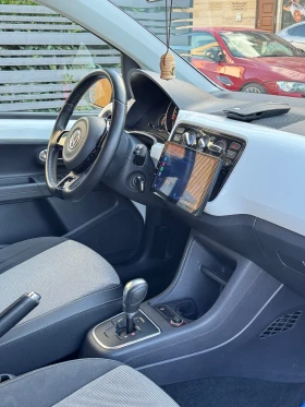 VW Up Автоматик, снимка 11