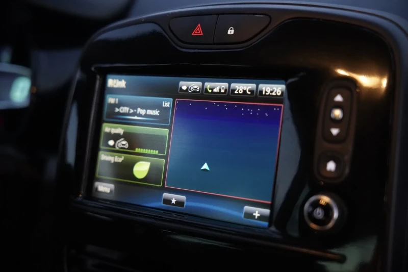 Renault Clio 1.5 dci, снимка 9 - Автомобили и джипове - 52277210