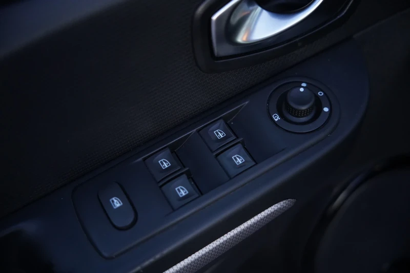 Renault Clio 1.5 dci, снимка 10 - Автомобили и джипове - 52277210