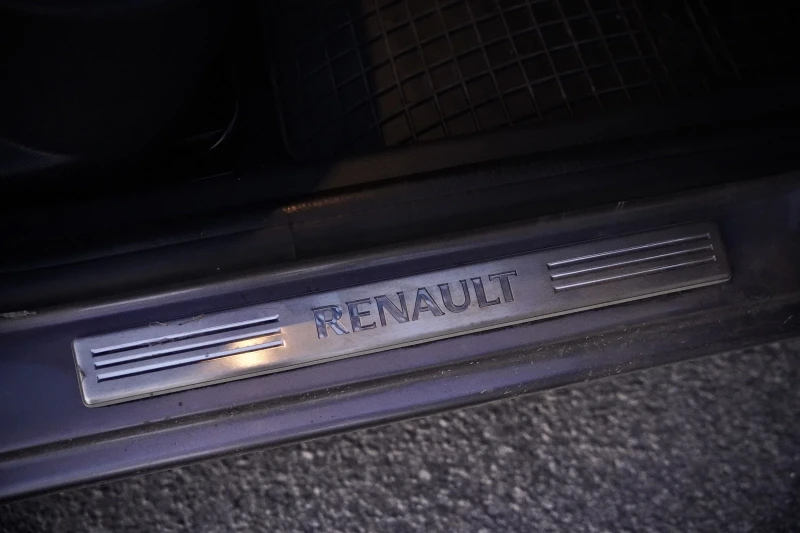 Renault Clio 1.5 dci, снимка 12 - Автомобили и джипове - 52277210
