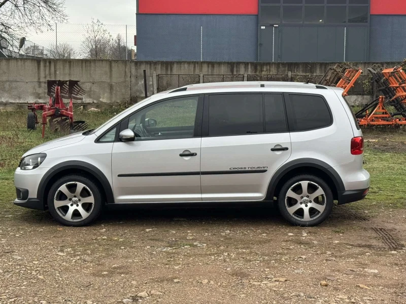 VW Touran * * * CROSS* * 2.0TDi* 140кс. * ПОДГРЕВ* 7МЕСТА* *, снимка 4 - Автомобили и джипове - 52734593