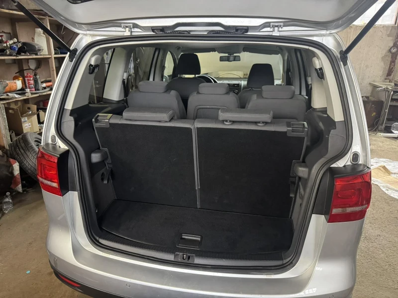 VW Touran * * * CROSS* * 2.0TDi* 140кс. * ПОДГРЕВ* 7МЕСТА* *, снимка 12 - Автомобили и джипове - 52734593