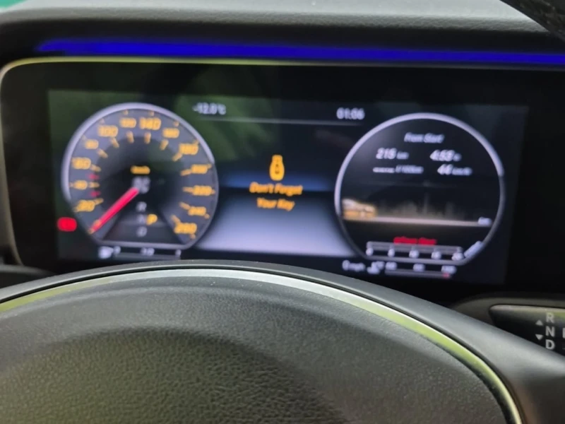 Mercedes-Benz E 300 * CARFAX * БЕЗ ПЪРВОНАЧАЛНА ВНОСКА, снимка 10 - Автомобили и джипове - 52713558