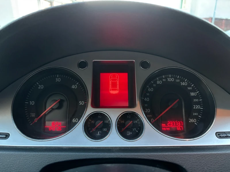 VW Passat 2.0 TDI Common Rail, снимка 11 - Автомобили и джипове - 53076773