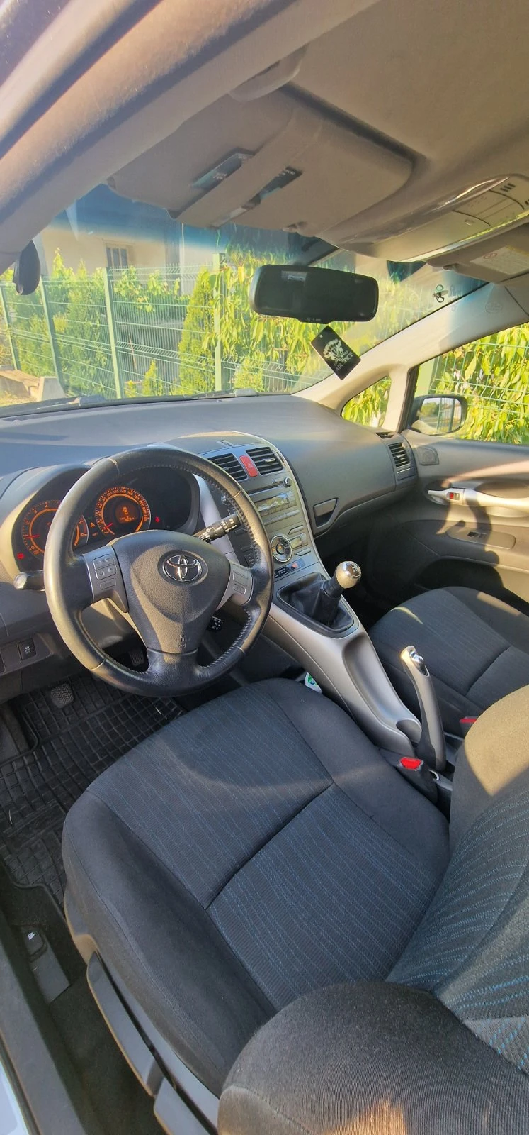 Toyota Auris 1.6 МН.ДОБРЪР, снимка 17 - Автомобили и джипове - 48595614