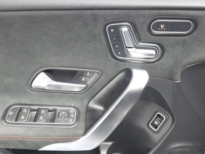 Mercedes-Benz A 250 4MATIC , снимка 17 - Автомобили и джипове - 55790239