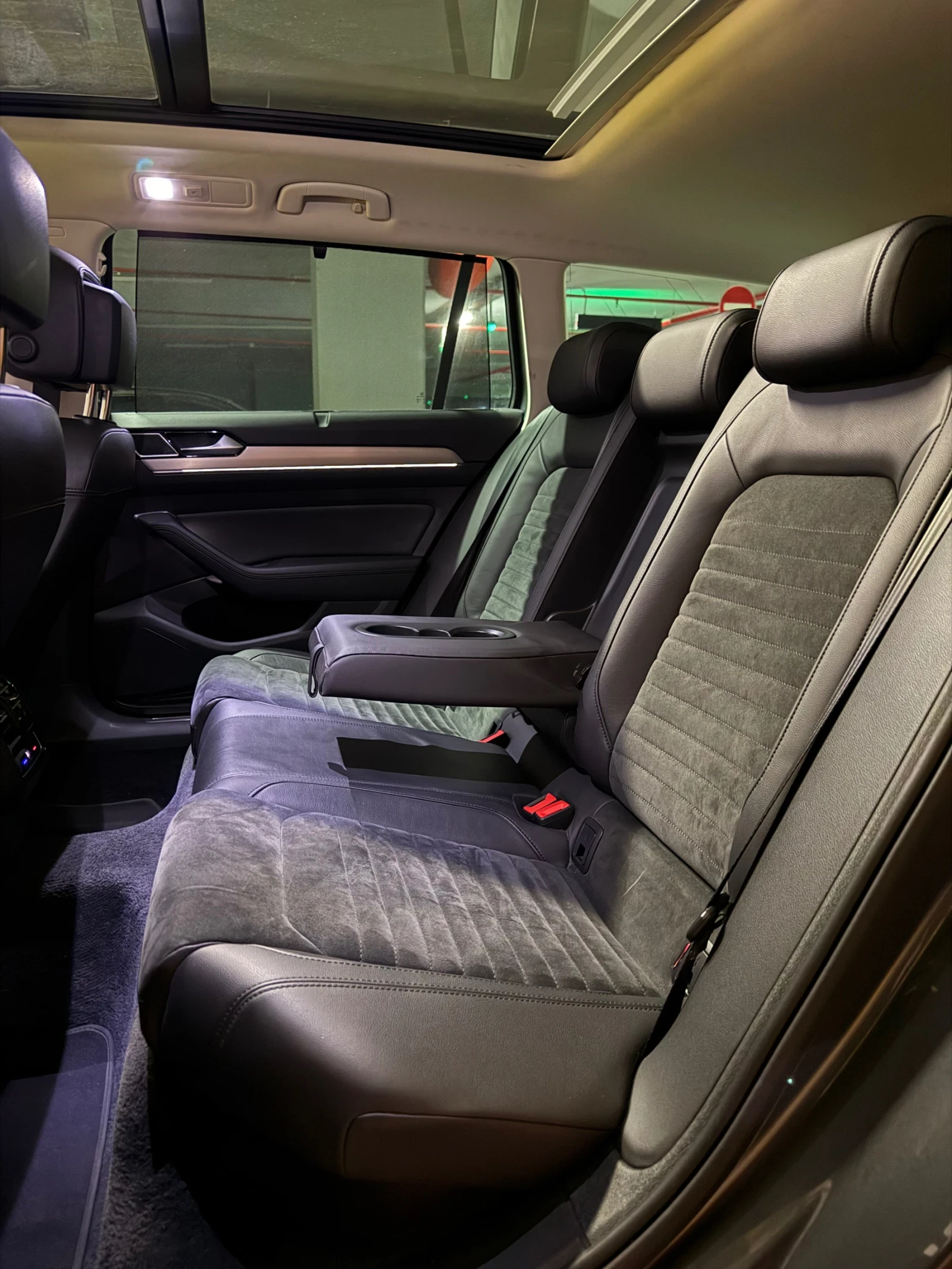 VW Passat 2.0TDI 190/DIGITAL/CAMERA/PANORAMA/ПЪЛНА ИСТОРИЯ, снимка 12 - Автомобили и джипове - 53358062