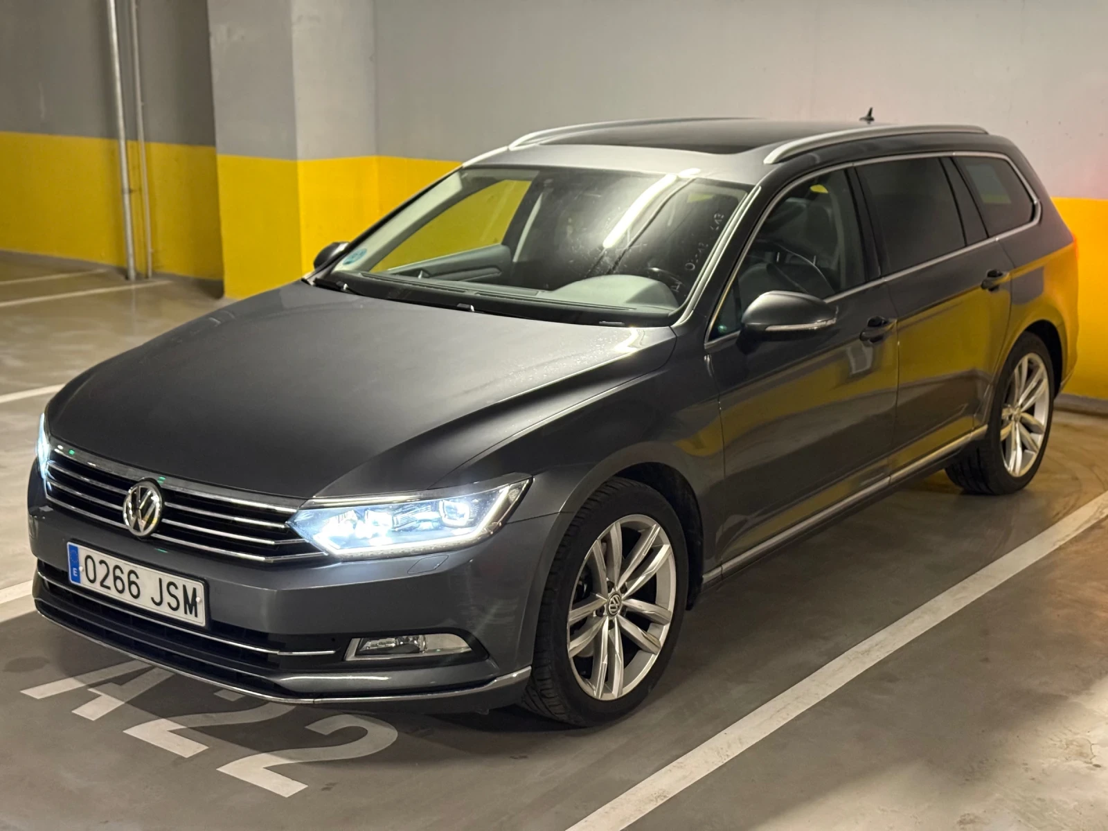 VW Passat 2.0TDI 190/DIGITAL/CAMERA/PANORAMA/ПЪЛНА ИСТОРИЯ, снимка 3 - Автомобили и джипове - 53358062