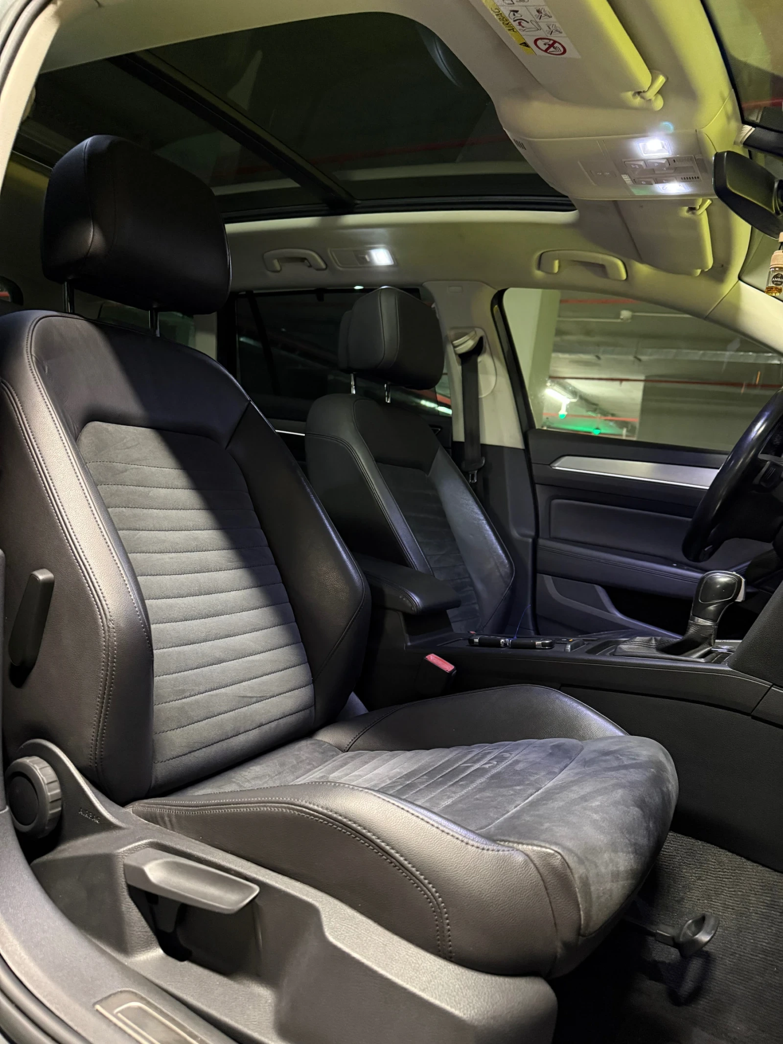 VW Passat 2.0TDI 190/DIGITAL/CAMERA/PANORAMA/ПЪЛНА ИСТОРИЯ, снимка 11 - Автомобили и джипове - 53358062