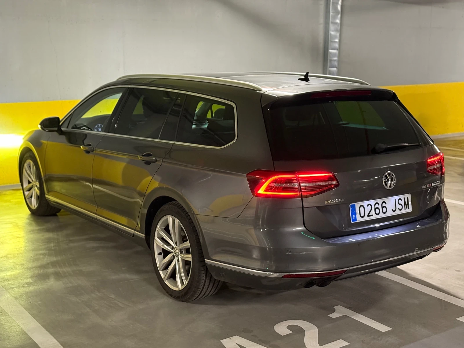 VW Passat 2.0TDI 190/DIGITAL/CAMERA/PANORAMA/ПЪЛНА ИСТОРИЯ, снимка 7 - Автомобили и джипове - 53358062