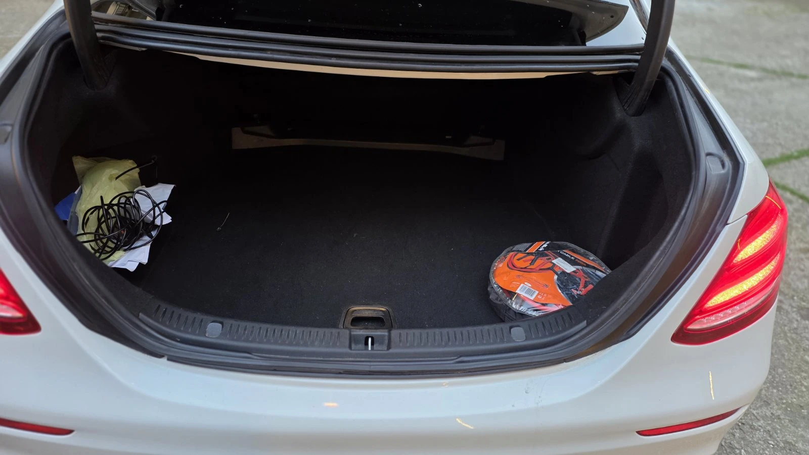 Mercedes-Benz E 220 AMG STYLE, снимка 15 - Автомобили и джипове - 53749608