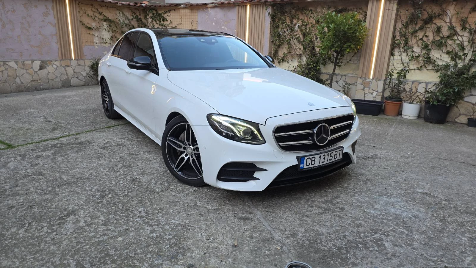 Mercedes-Benz E 220 AMG STYLE, снимка 2 - Автомобили и джипове - 53749608