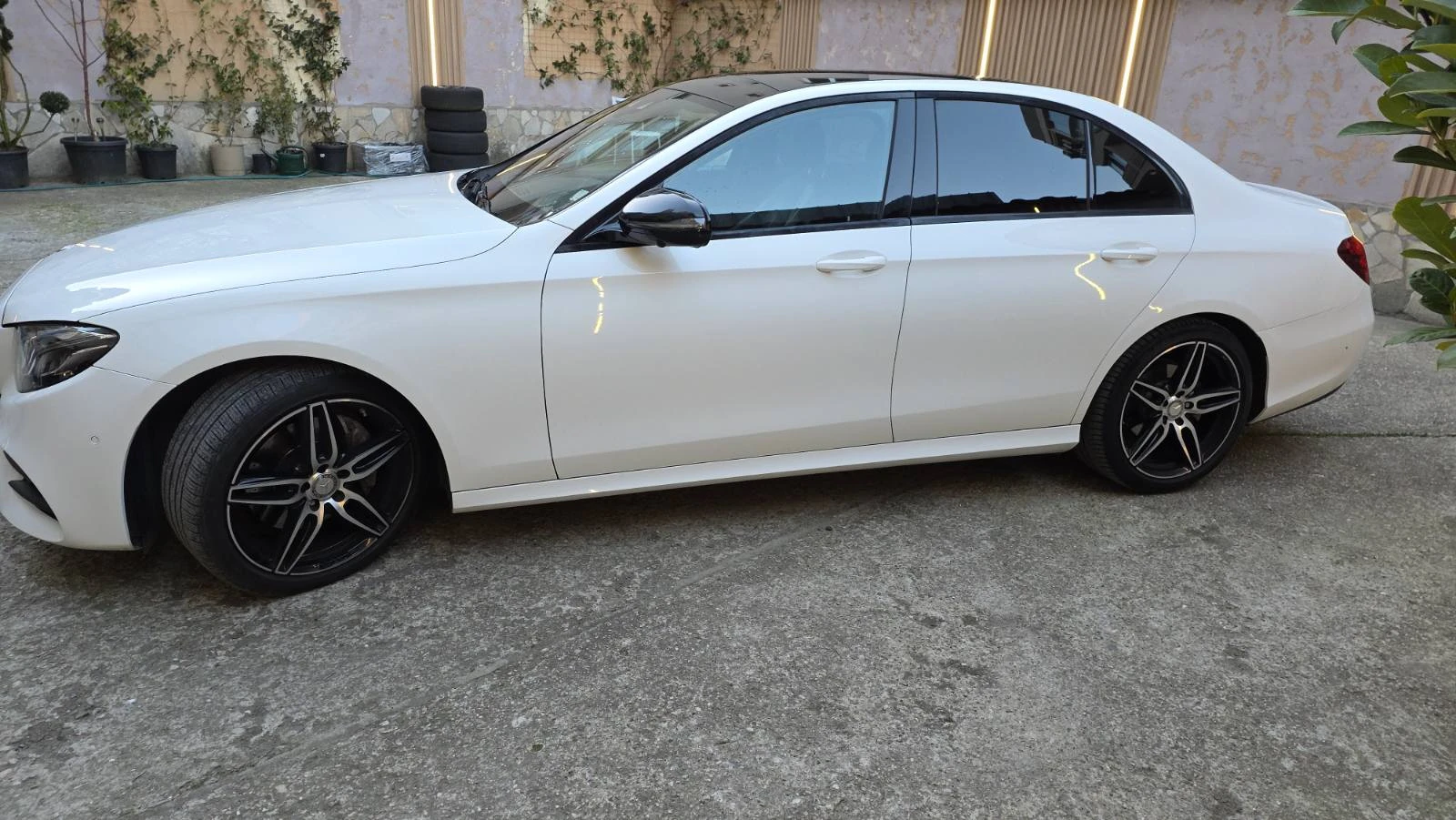 Mercedes-Benz E 220 AMG STYLE, снимка 4 - Автомобили и джипове - 53749608