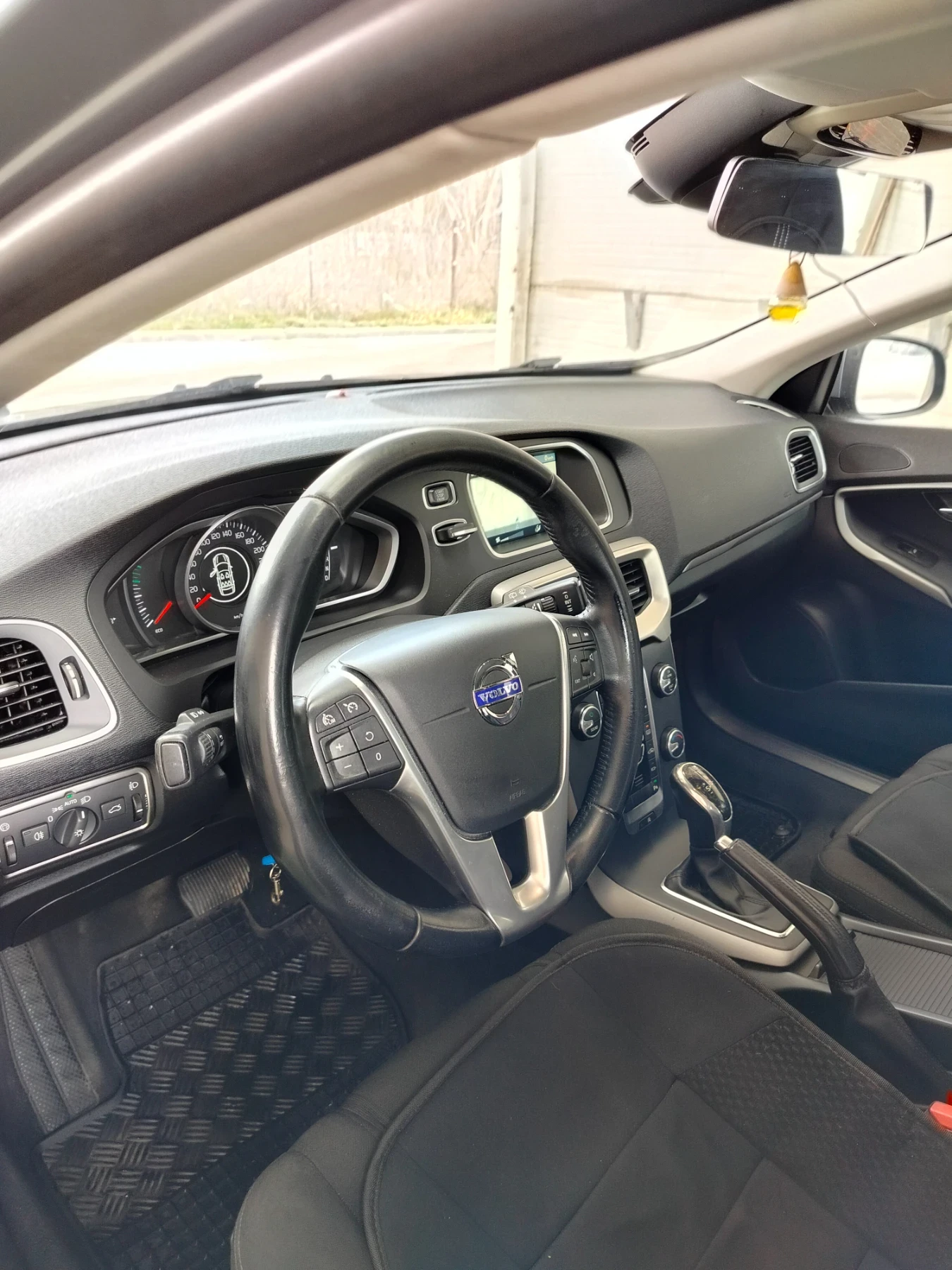 Volvo V40 D2, снимка 8 - Автомобили и джипове - 53837981