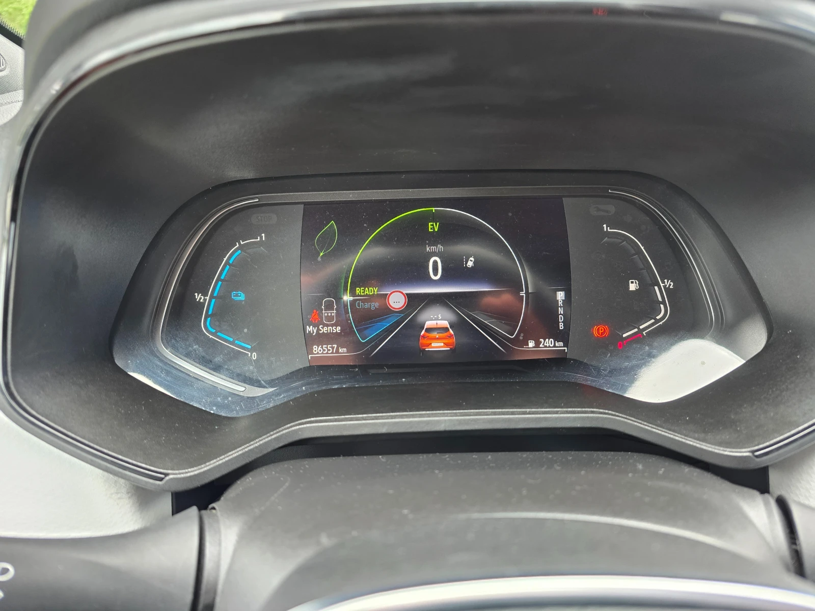 Renault Clio E-TECH-HYBRID/FULL!!!86600KM!!!, снимка 14 - Автомобили и джипове - 54401867