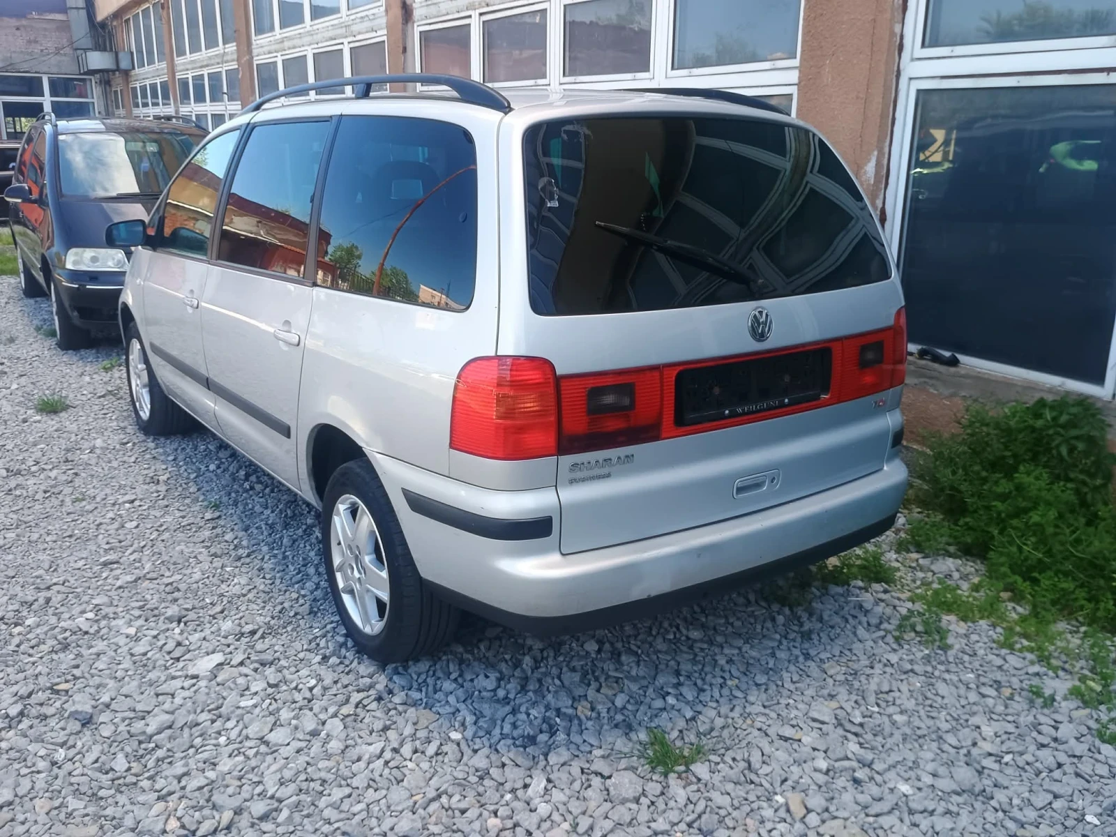 VW Sharan 1.9 тди 116к.с  автомат 2003г. Седем местен, снимка 5 - Автомобили и джипове - 54810554