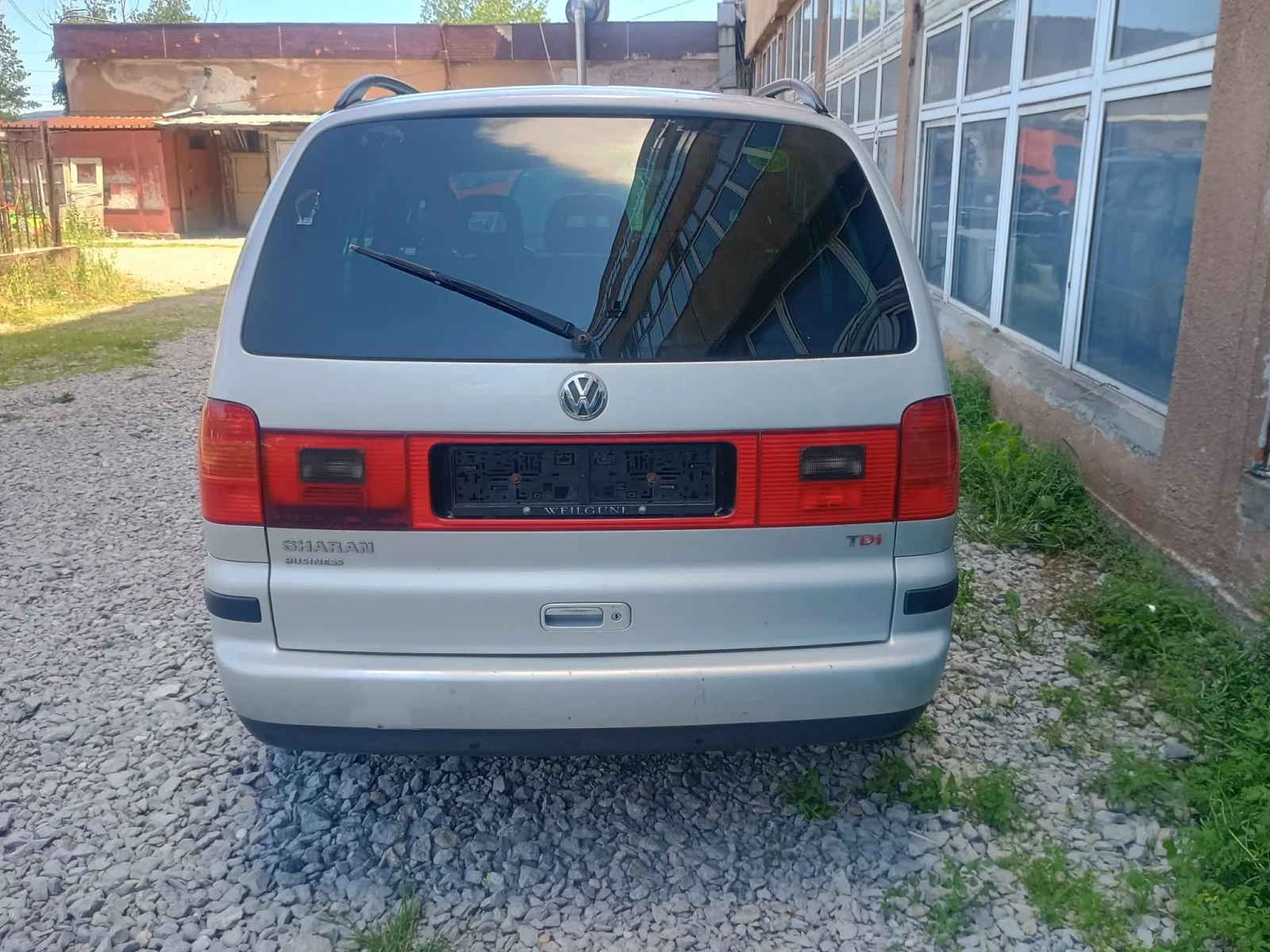 VW Sharan 1.9 тди 116к.с  автомат 2003г. Седем местен, снимка 4 - Автомобили и джипове - 54810554
