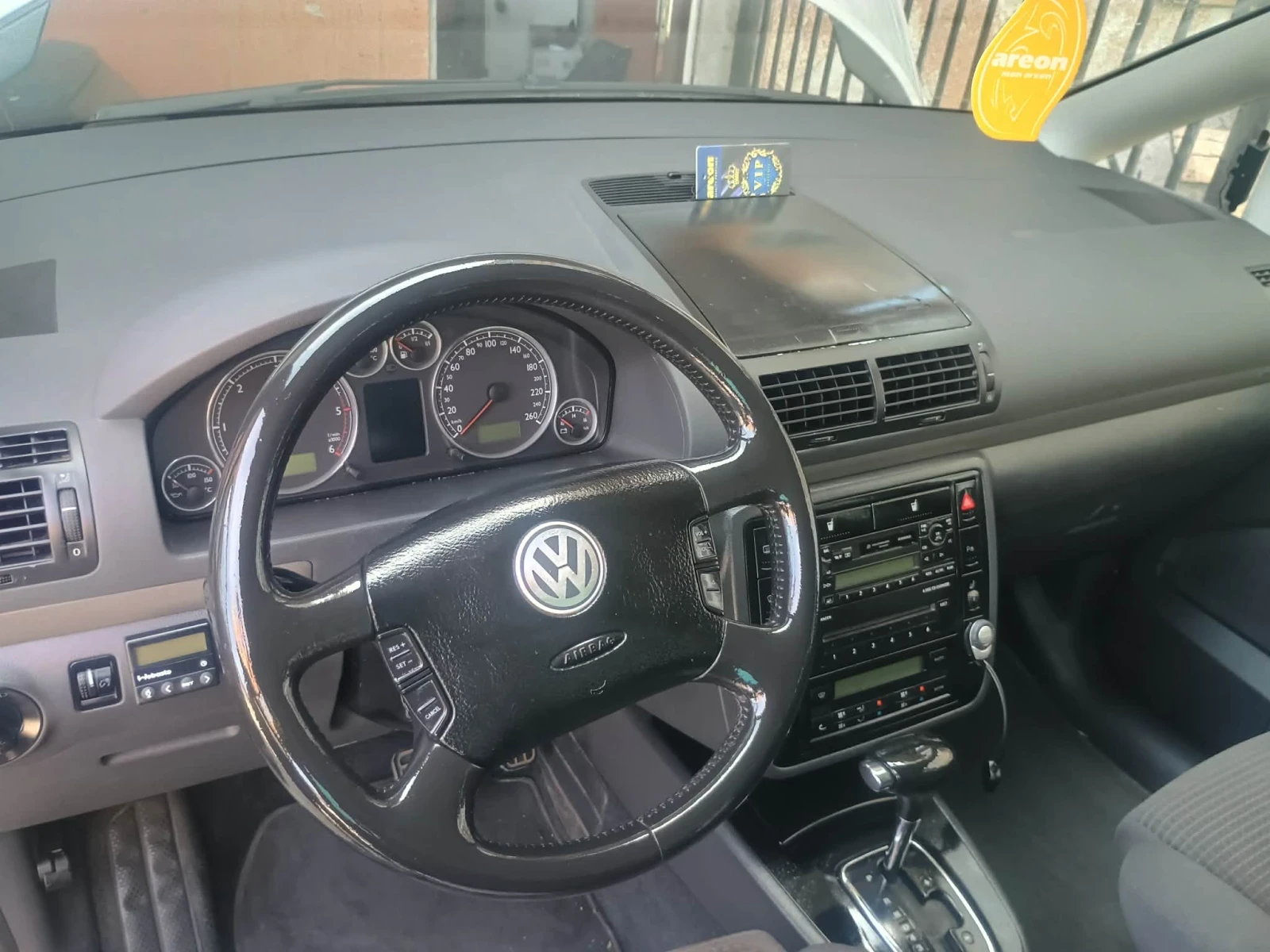 VW Sharan 1.9 тди 116к.с  автомат 2003г. Седем местен, снимка 10 - Автомобили и джипове - 54895010