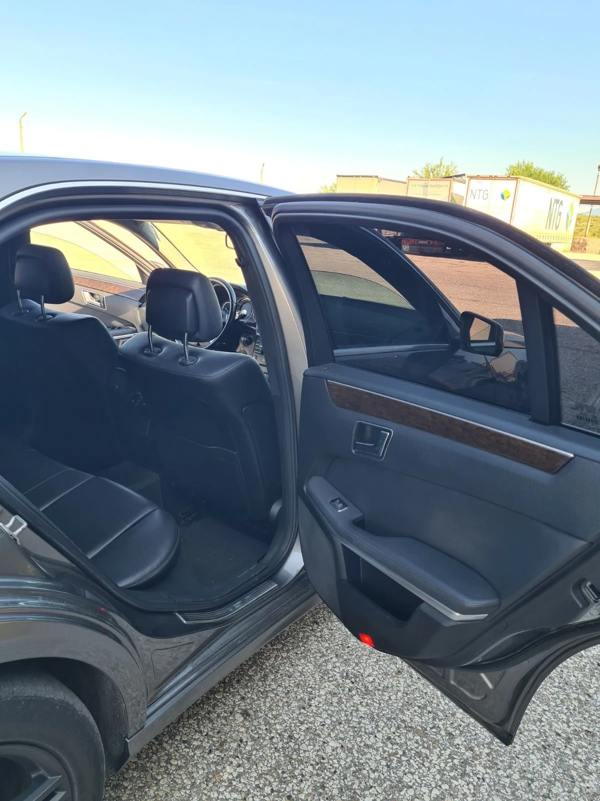 Mercedes-Benz E 200, снимка 10 - Автомобили и джипове - 55000772