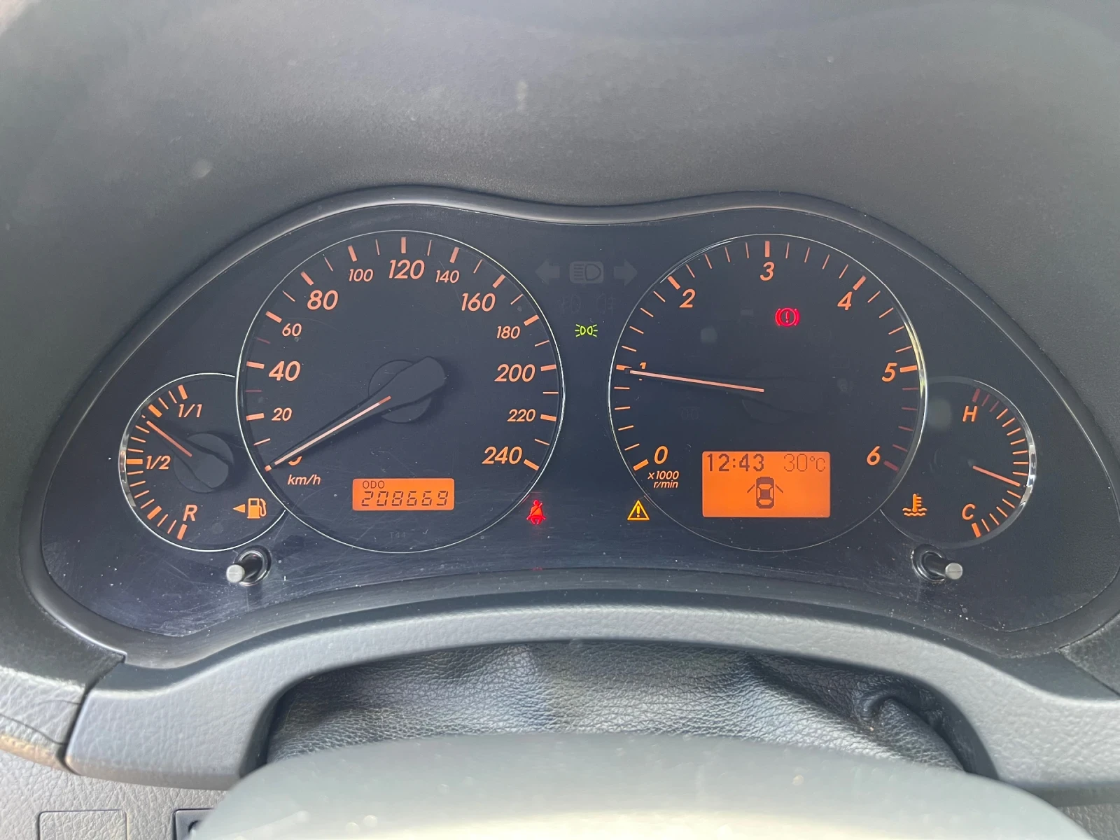 Toyota Avensis 2.0 126, снимка 7 - Автомобили и джипове - 55192087