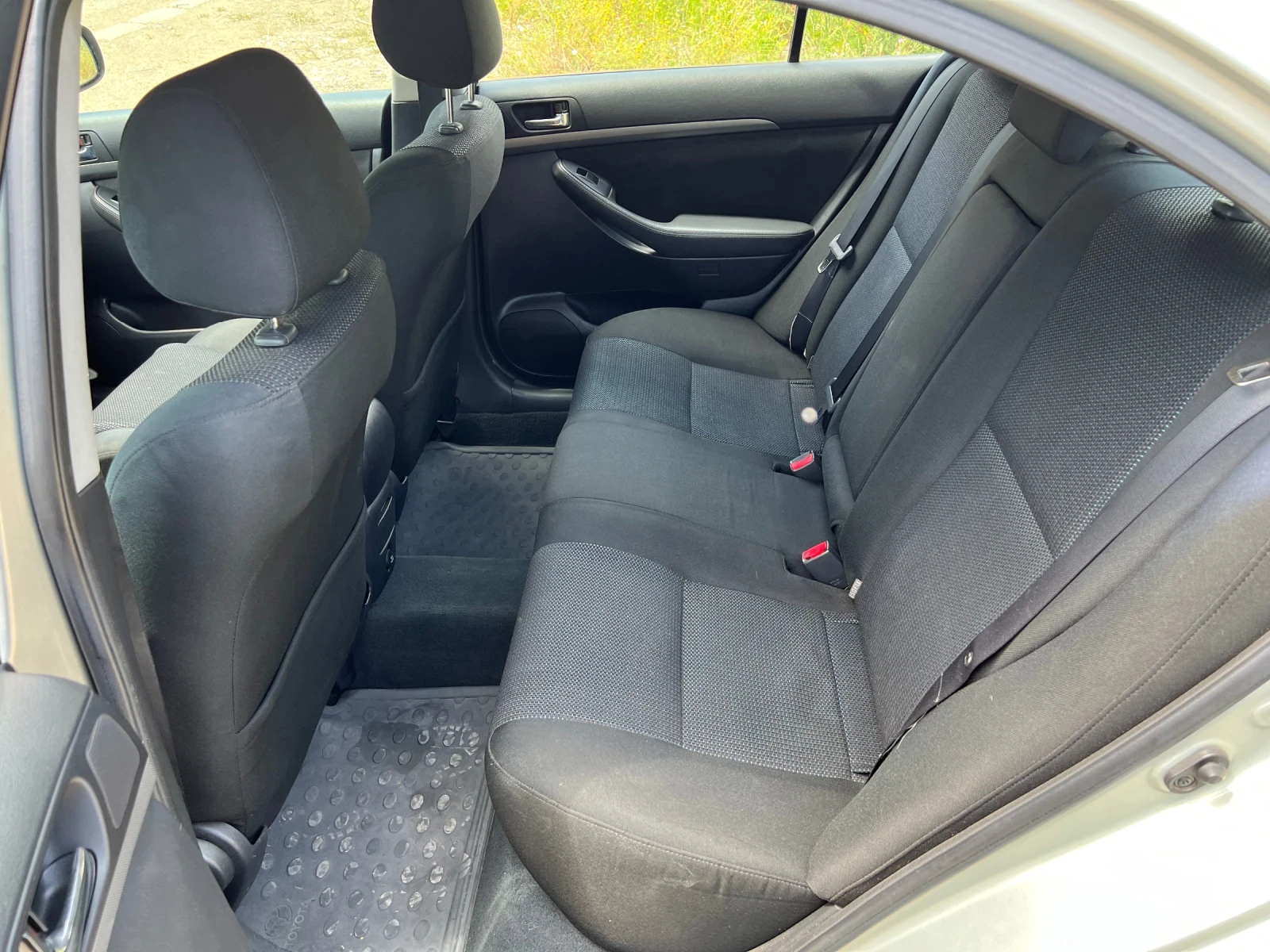 Toyota Avensis 2.0 126, снимка 9 - Автомобили и джипове - 55192087